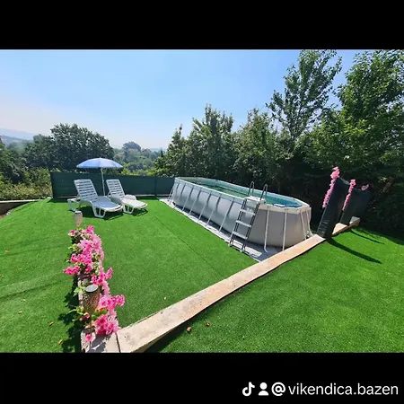 Vikendica Sa Bazenom I Jakuzzi بيت للعطل *