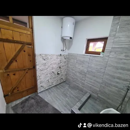 Vikendica Sa Bazenom I Jakuzzi بيت للعطل