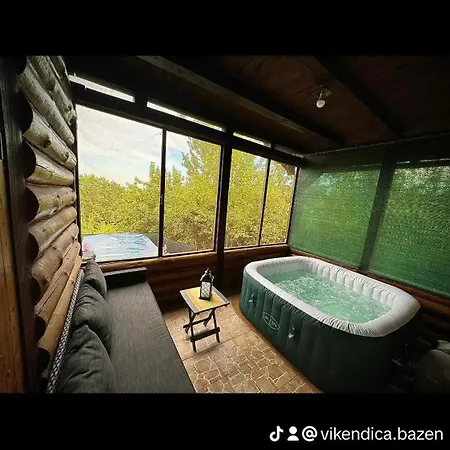 Vikendica Sa Bazenom I Jakuzzi بيت للعطل *