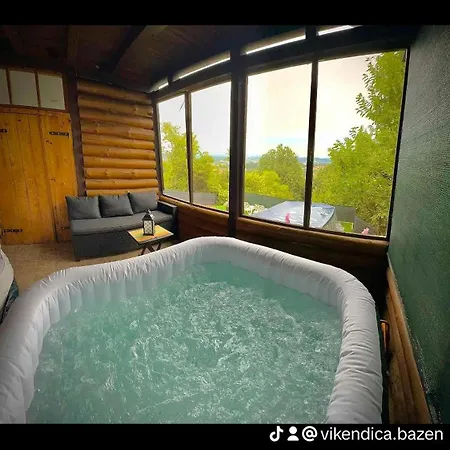 Vikendica Sa Bazenom I Jakuzzi بيت للعطل